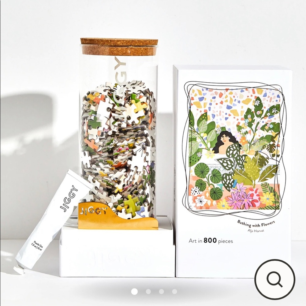 Jiggy Bathing with Flowers 800 piece jigsaw puzzle.